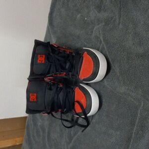 DC shoes